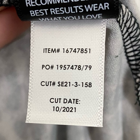 Torrid | Leopard Print Super Soft V-Neck T-Shirt Size 1X - Picture 13 of 13